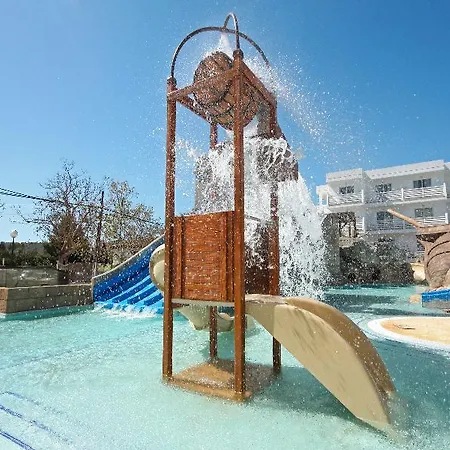 Апартаменты Pirates Village *
